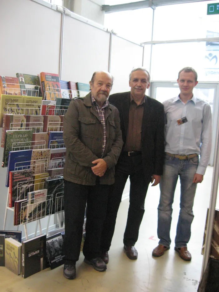 На книжной выставке в Москве