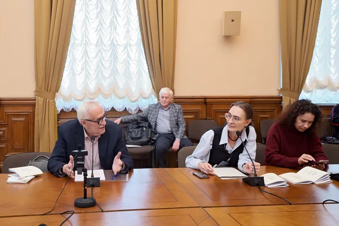 Оружейный семинар. Заседание в Зале Совета Государственного Эрмитажа.